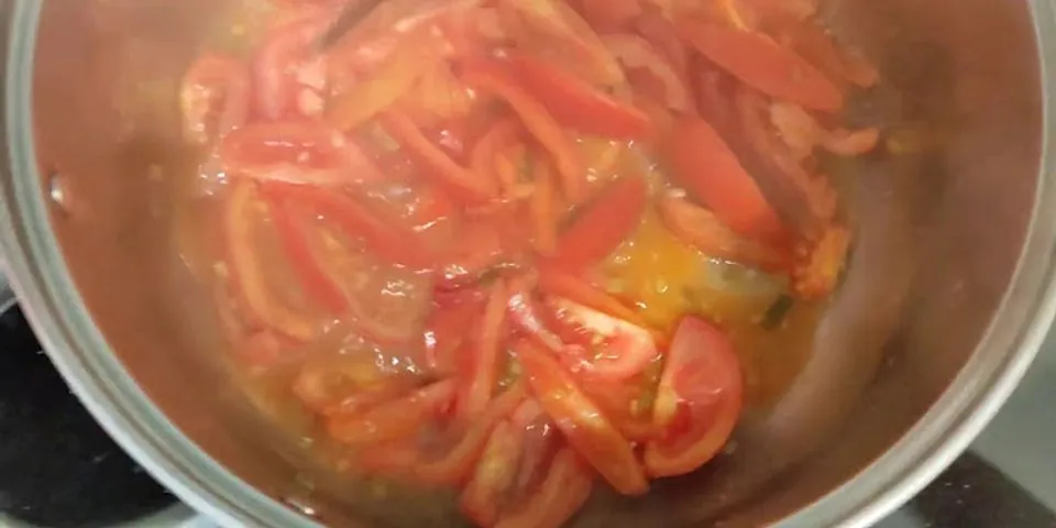 Cách nấu nước dùng bún cà chua