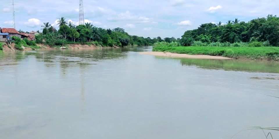 Merupakan sungai terpanjang di Asia Tenggara sungai ini melintasi beberapa negara termasuk Laos Sungai Mekong memegang peranan penting bagi Laos dimana pusat?