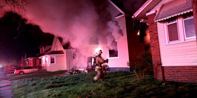 my neighbor’s house is on fire là gì - Nghĩa của từ my neighbor’s house is on fire
