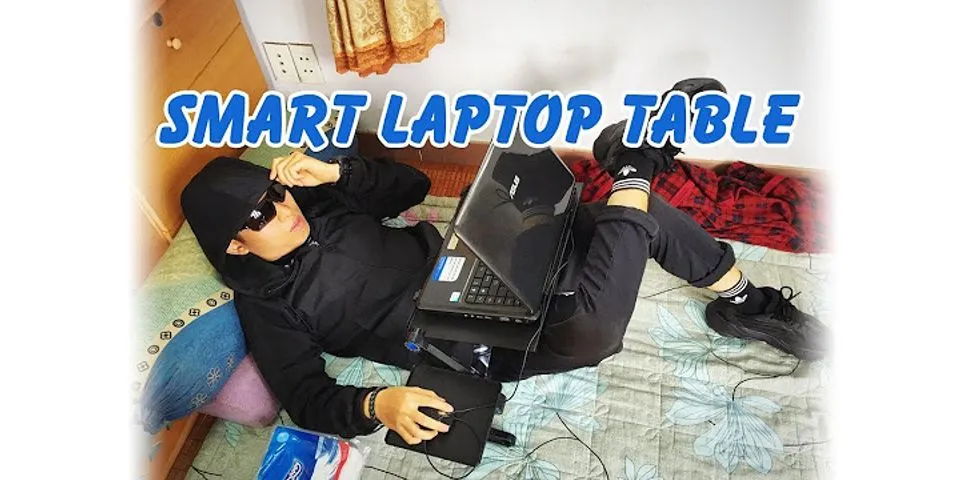 Nằm xem laptop